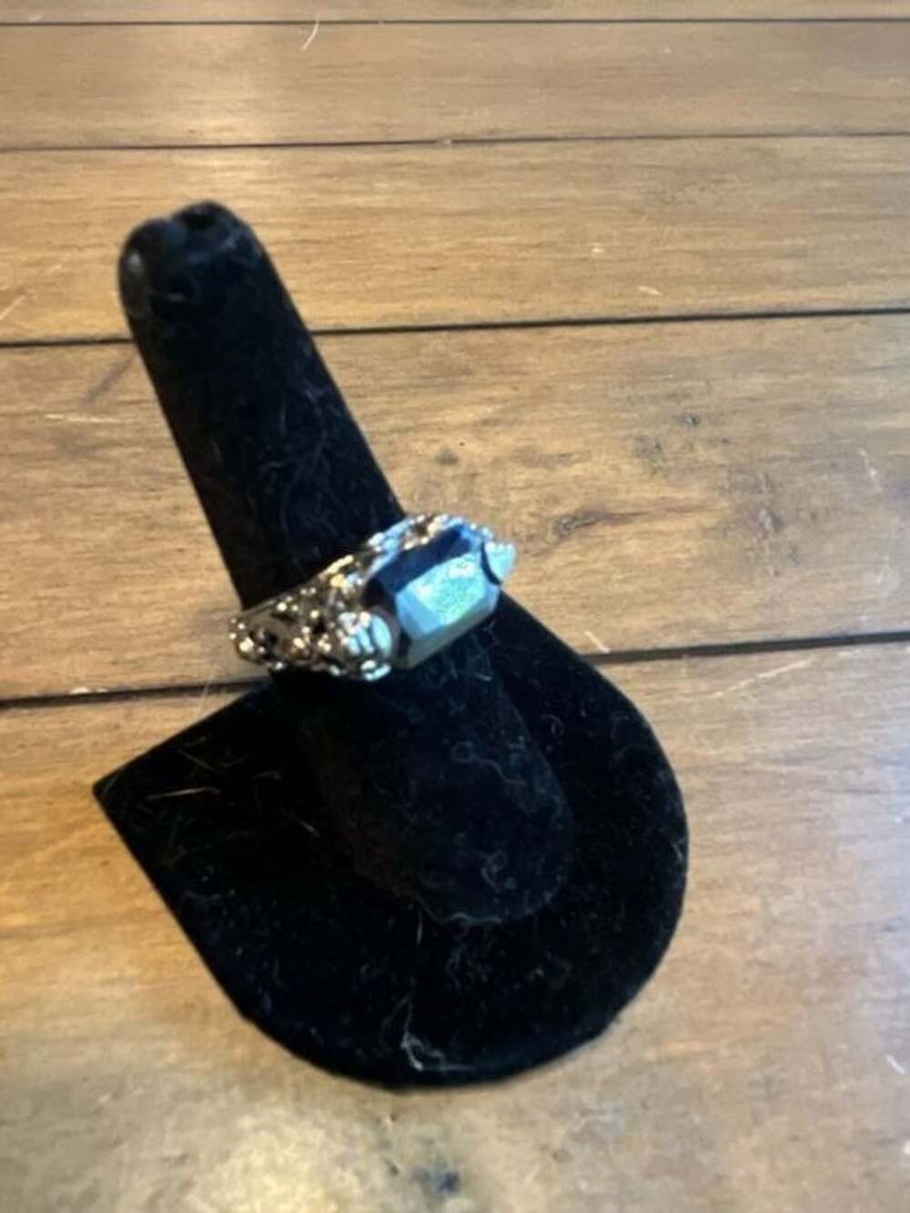 18kGE Ring Ornate Filigree Crystal Cocktail